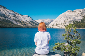 女生背影轮廓图片