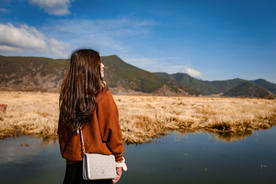 女生背影轮廓图片