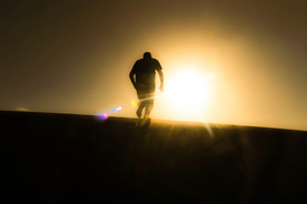 人物剪影轮廓摄影图片