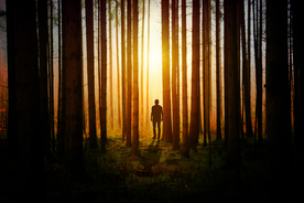 人物剪影轮廓摄影图片