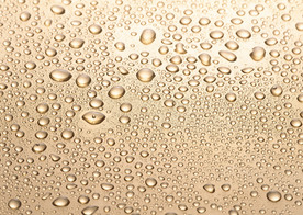 金属上的水珠图片