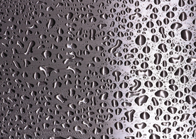 金属上的水珠图片