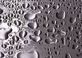 金属上的水珠图片