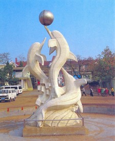 海豚雕塑