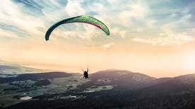 滑翔伞跳伞飞行图片