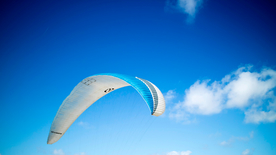 滑翔伞跳伞飞行图片