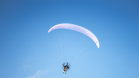 滑翔伞跳伞飞行图片