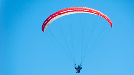 滑翔伞跳伞飞行图片