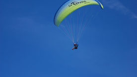 滑翔伞跳伞飞行图片