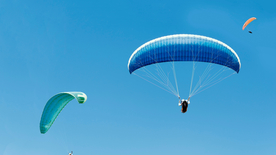 滑翔伞跳伞飞行图片