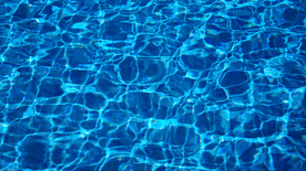 波光粼粼的水面图片