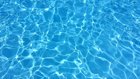 波光粼粼的水面图片