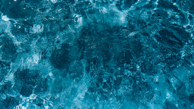 波光粼粼的水面图片