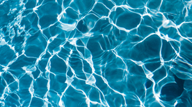 波光粼粼的水面图片