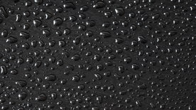 玻璃上的水滴图片