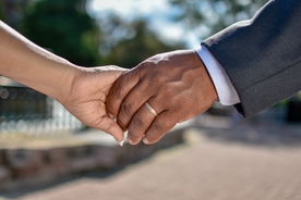 牵手握手拉手情侣图片