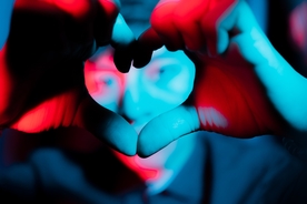 比心爱心手势图片