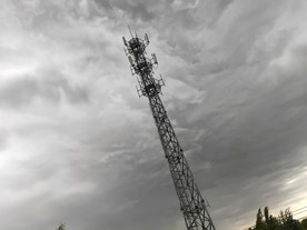 信号塔铁塔图片