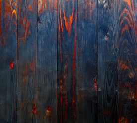 有红色纹理的蓝色木板