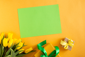 黄色郁金香背景图片