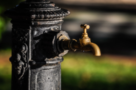 水龙头水管图片