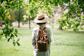 背影轮廓剪影图片