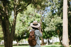 背影轮廓剪影图片