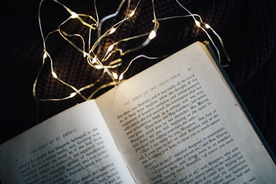 阅读看书翻书图片