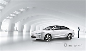 极简纯白汽车背景