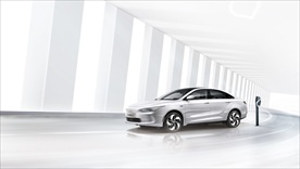 极简纯白汽车背景