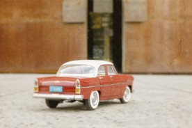 红色高档车模玩具