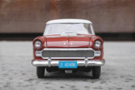 红色高档车模玩具