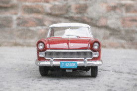 红色高档车模玩具