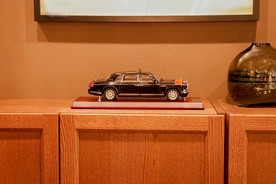 黑色高档车模玩具