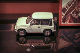 白色高档车模玩具