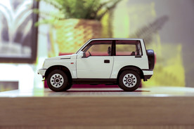 白色高档车模玩具