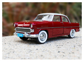 红色高档车模玩具