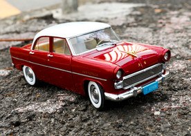 红色高档车模玩具