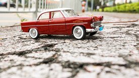 红色高档车模玩具