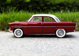 红色高档车模玩具