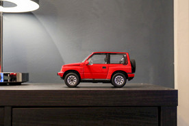 红色高档车模玩具