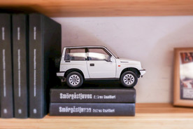 白色高档车模玩具