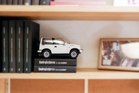 白色高档车模玩具