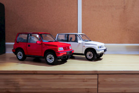 红色高档车模玩具