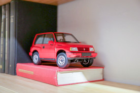 红色高档车模玩具