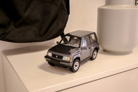 银灰色高档车模玩具