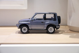 银灰色高档车模玩具