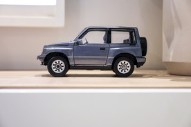 银灰色高档车模玩具