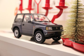 银灰色高档车模玩具