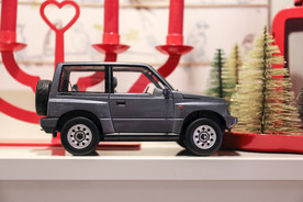 红色高档车模玩具